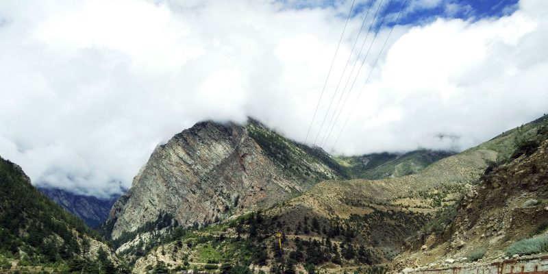 Mountains with snow top landscape at Uttrakhand, India –  free photo