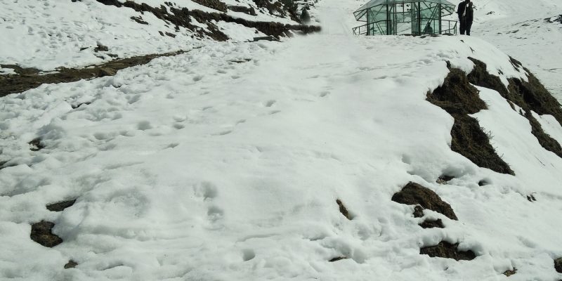 Landscape filled with snowfall – free photo