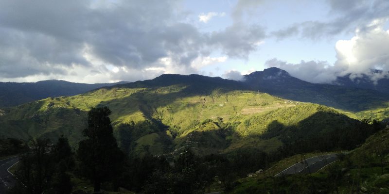 Mountains with snow landscape at Uttrakhand, India – free photo