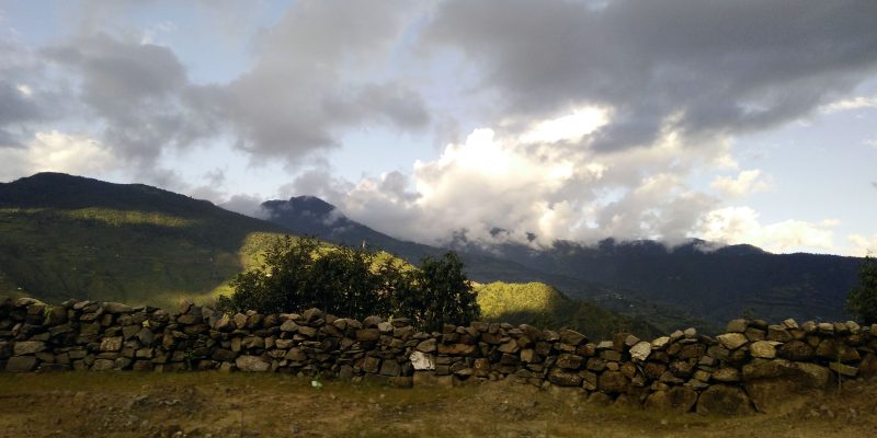 Mountains with snow landscape at Uttrakhand, India – free photo