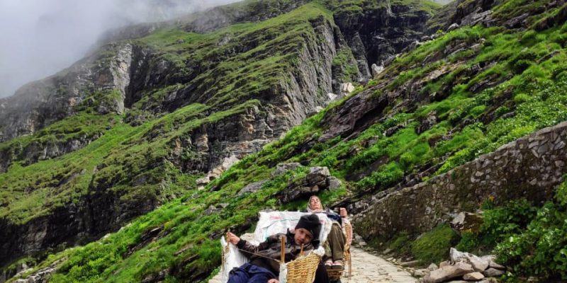 Man carrying baby & oldage in wooden carrier basket at hilli area – free photo